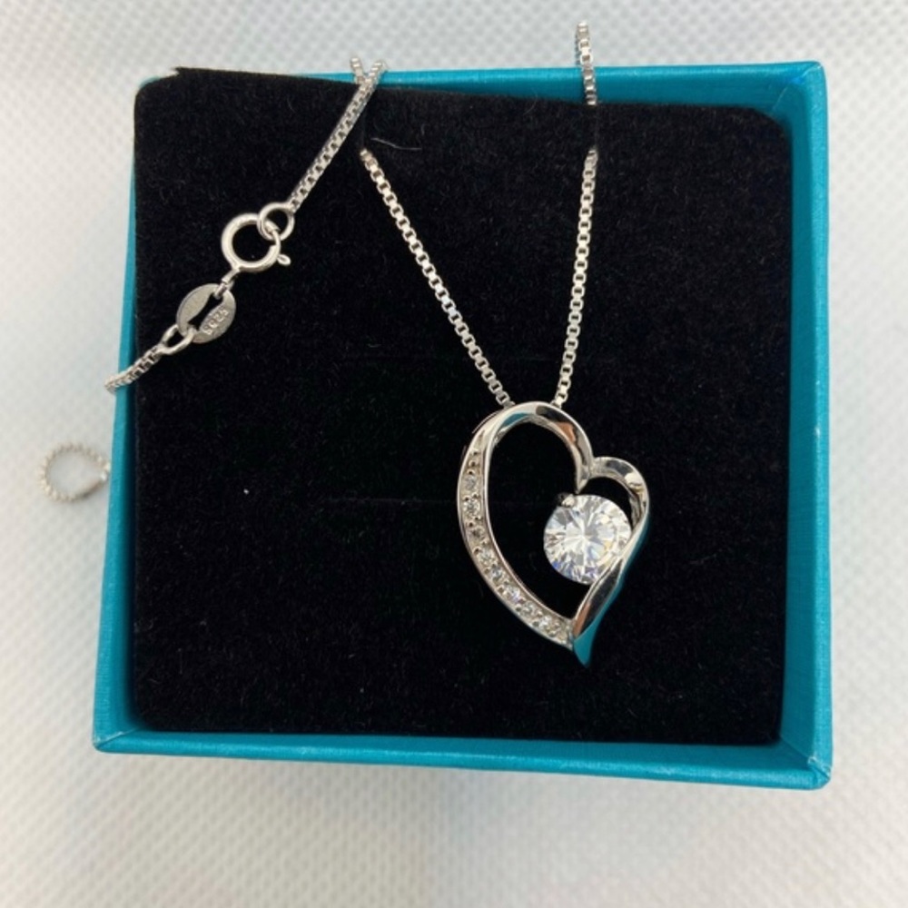 925 Sterling Silver White Heart Pendant Necklace